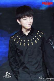 包威尔和王俊凯的照片